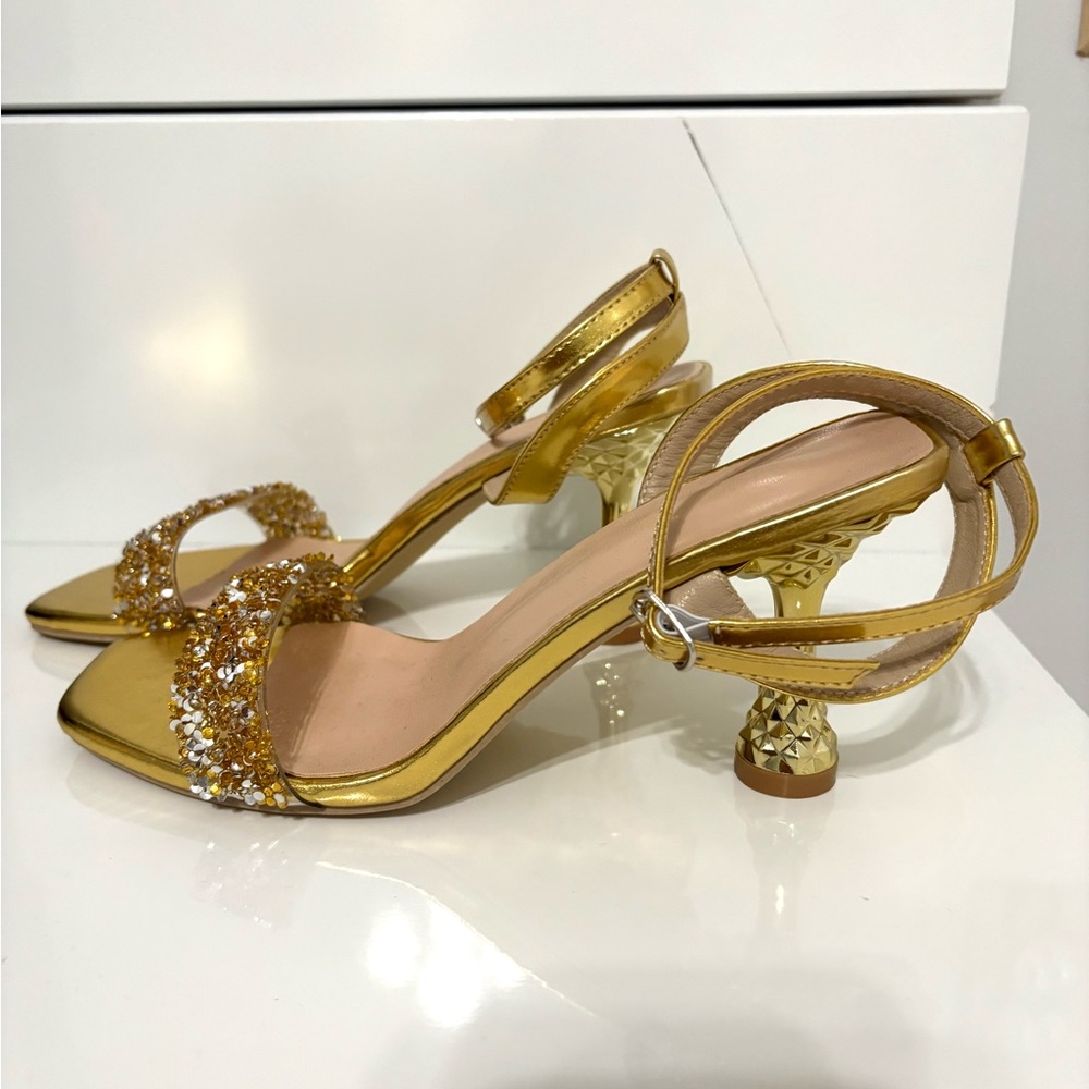 Brand New Elegant Gold Heels